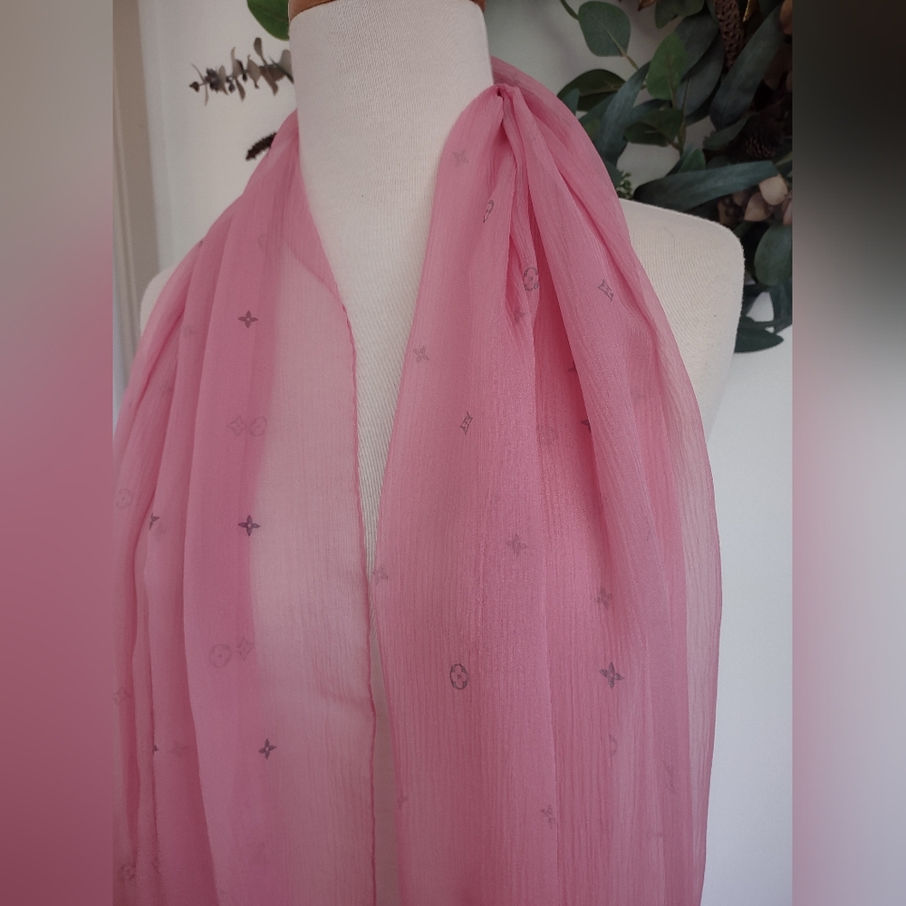 Louis Vuitton Petite Monogram Etole Stole - Picture 9 of 9